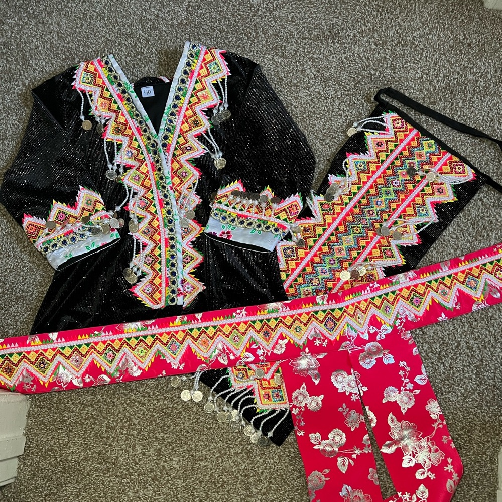 COPY - Brand new never worn Cog Ci Hmong outfit! Comes with all the items pictu…